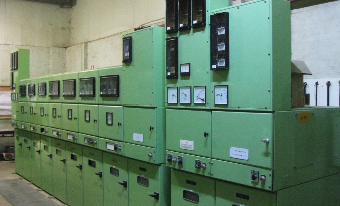 High voltage switchboard maintenance