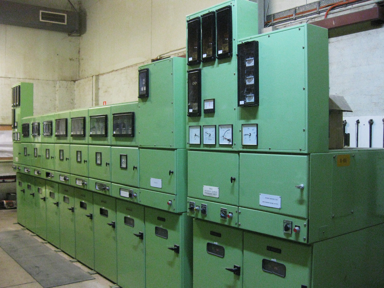 High voltage switchboard maintenance